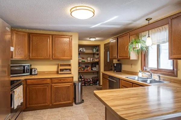 S3532 Chicken Valley RD, Fountain City, WI 54629