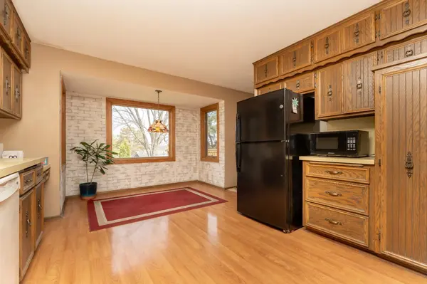 502 Highland DR, Chanhassen, MN 55317