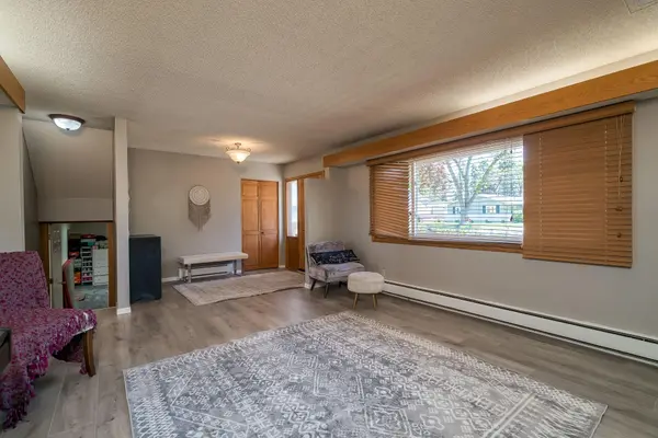 10940 Pioneer DR, Burnsville, MN 55337