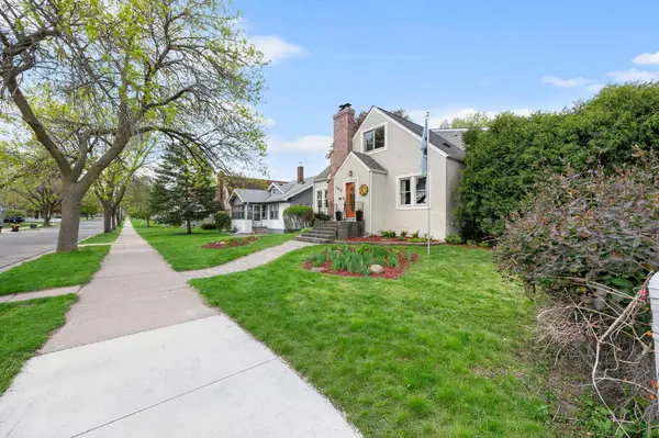 1033 Smith AVE S, West Saint Paul, MN 55118