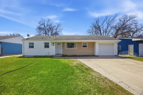 237 10 1/2 AVE W, West Fargo, ND 58078