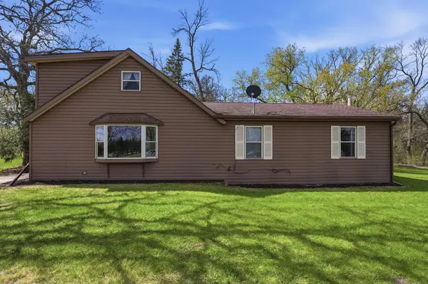 21898 52nd ST NE, New London, MN 56273