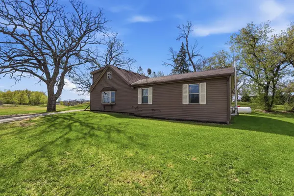 21898 52nd ST NE, New London, MN 56273