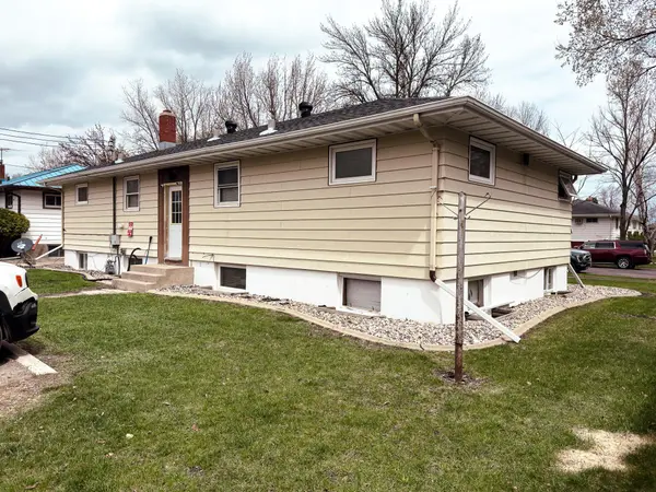 2606 9th ST N, Fargo, ND 58102