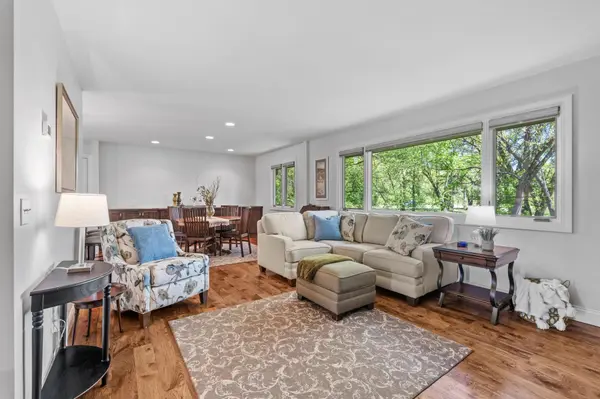 10725 Woodwatch CIR, Eden Prairie, MN 55347