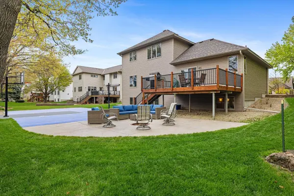 7876 17th ST N, Oakdale, MN 55128