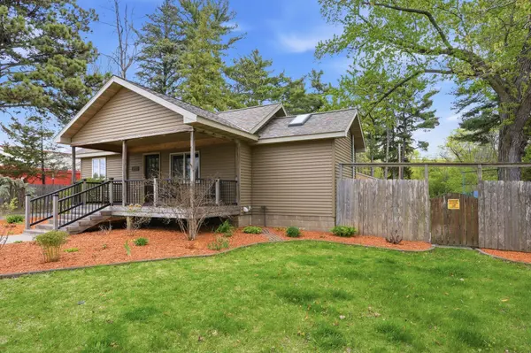 1773 Geneva AVE N, Oakdale, MN 55128
