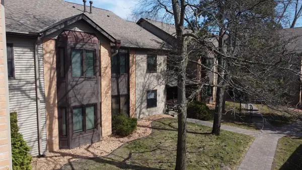 11039 Oregon CIR, Bloomington, MN 55438
