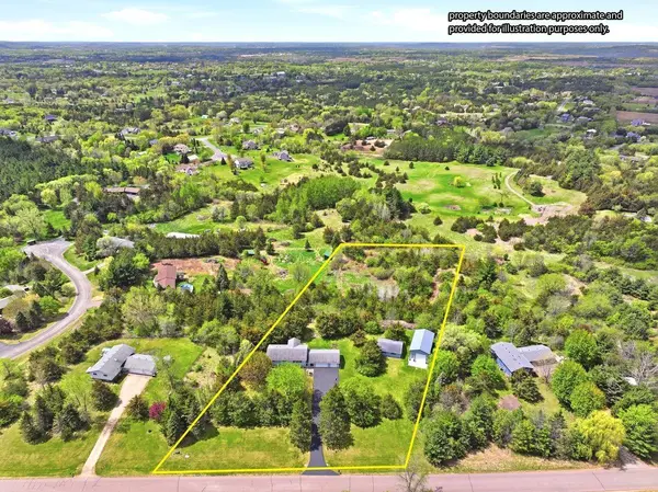 1087 Tanney LN, Hudson, WI 54016