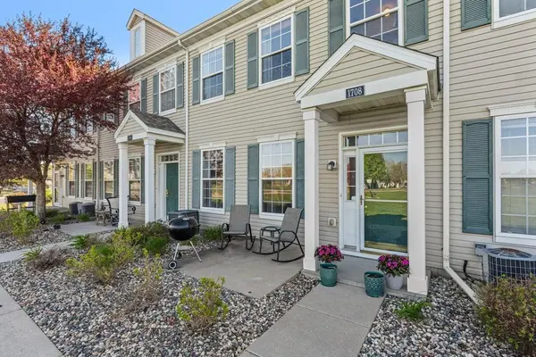 1708 Countryside DR, Shakopee, MN 55379