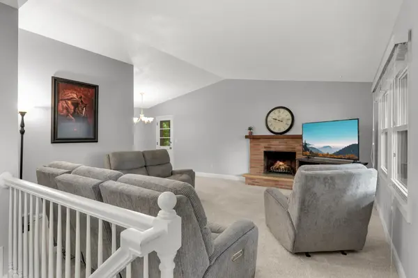 1616 Circle DR, Burnsville, MN 55337