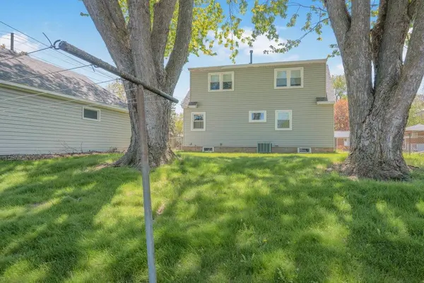 2105 Quartz LN, Eagan, MN 55122