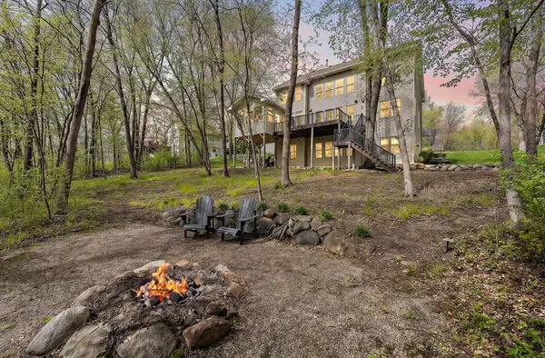 13724 Nevada CIR, Savage, MN 55378