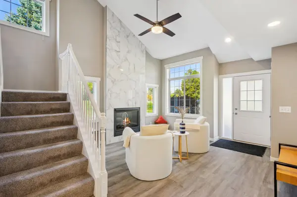 2111 Willow CIR, Centerville, MN 55038