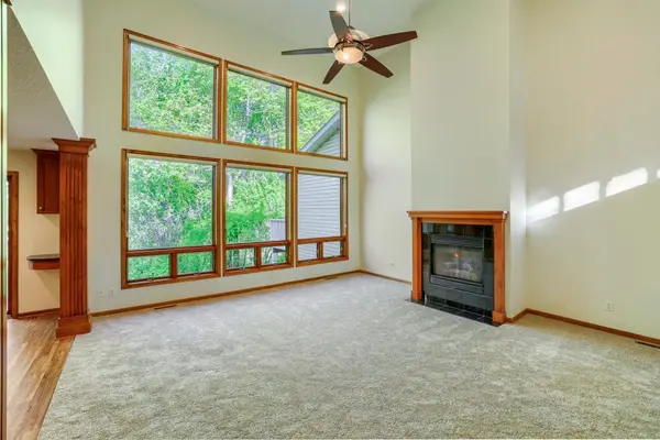 1598 Summit Shores CIR, Burnsville, MN 55306