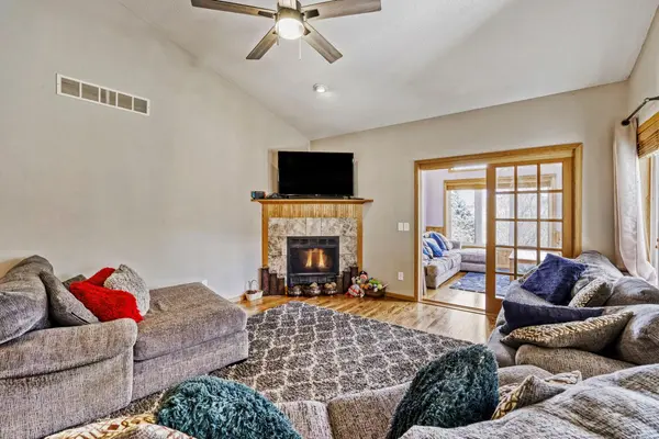 2334 Manuela DR, Chaska, MN 55318