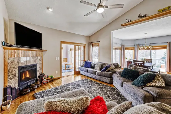 2334 Manuela DR, Chaska, MN 55318