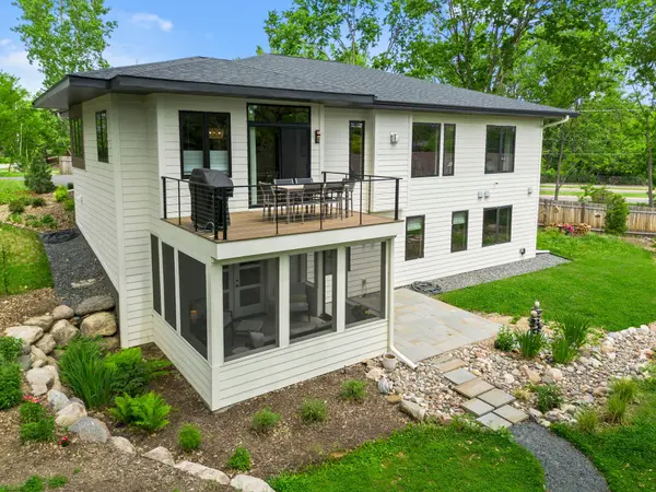 10821 Blossom RD, Eden Prairie, MN 55347