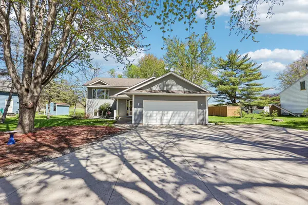 516 W River RD,  Delano,  MN 55328