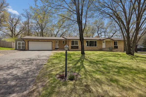 2002 Hillcrest DR, Saint Cloud, MN 56303