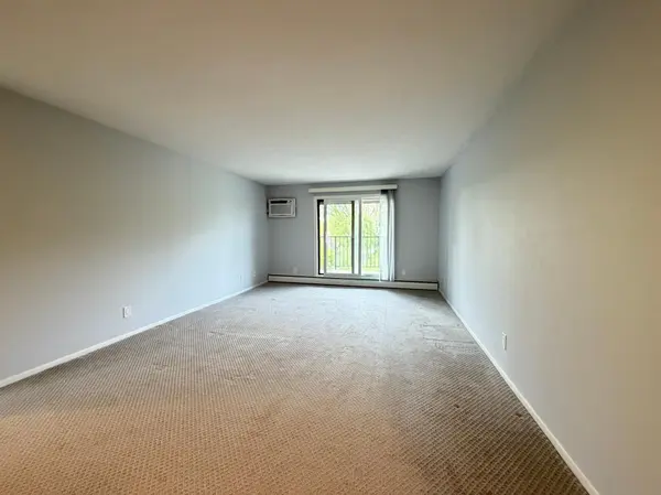 35 Nathan LN N #325, Plymouth, MN 55441