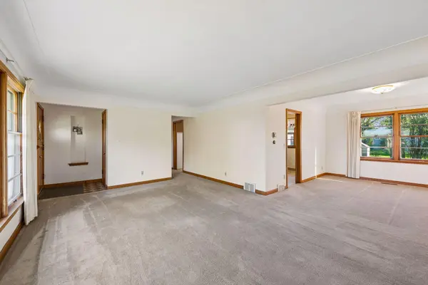 933 Edgewater AVE, Shoreview, MN 55126