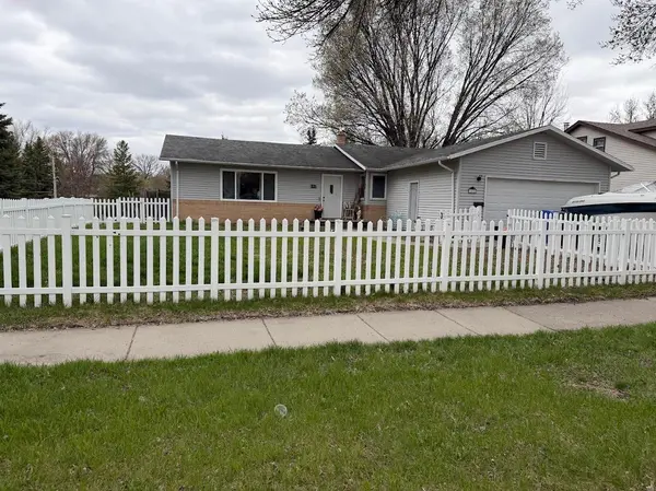 102 21st AVE N, Fargo, ND 58102