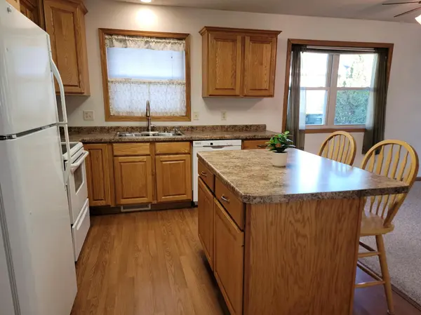 916 Mcdermott AVE, Kandiyohi, MN 56251