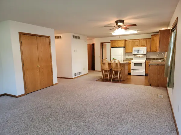 916 Mcdermott AVE, Kandiyohi, MN 56251