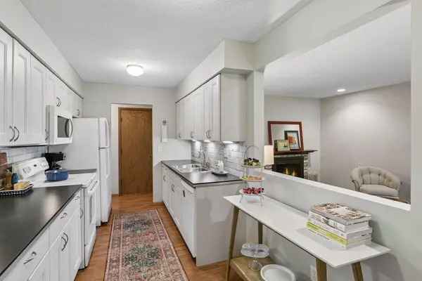 2710 Dale ST N #B107, Roseville, MN 55113