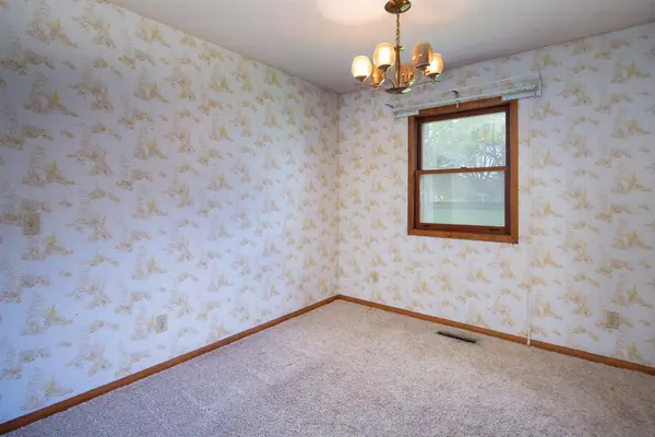 2208 Clare DR, North Mankato, MN 56003
