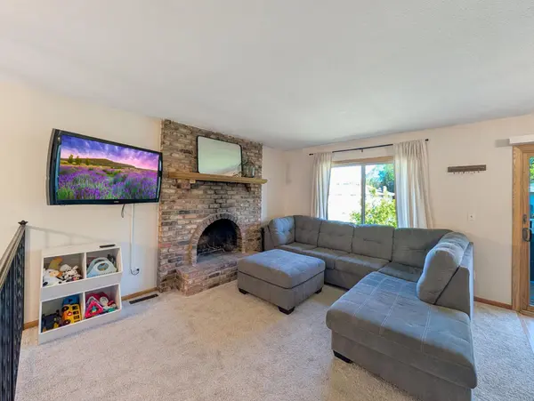 1648 Hickory LN, Eagan, MN 55122