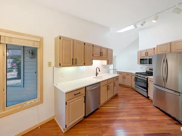 18758 Clear View LN, Minnetonka, MN 55345