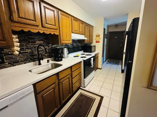 6313 Alderwood Bay #D, Woodbury, MN 55125