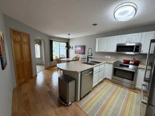 7524 Ojibway Park RD, Woodbury, MN 55125