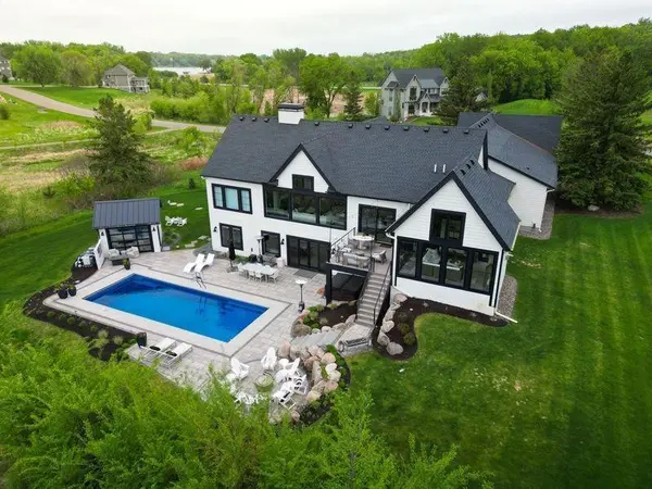 730 Lakeview Pkwy, Mound, MN 55364