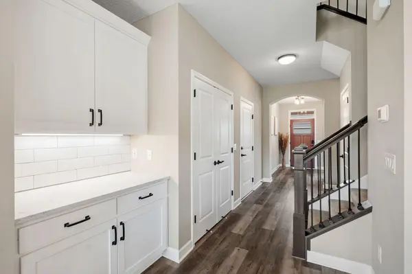6716 Bellflower DR, Excelsior, MN 55331