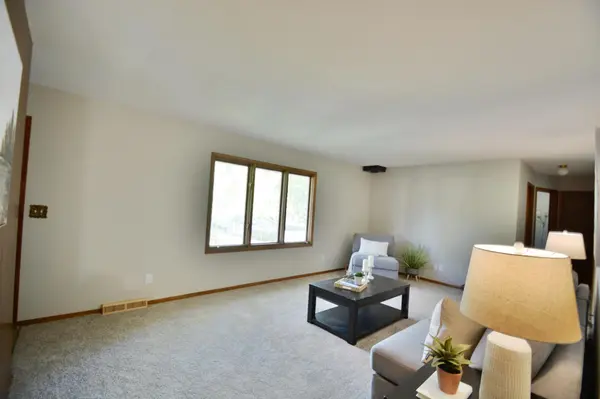 6494 Berkshire LN N, Maple Grove, MN 55311