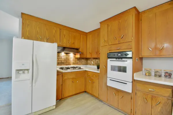 6494 Berkshire LN N, Maple Grove, MN 55311