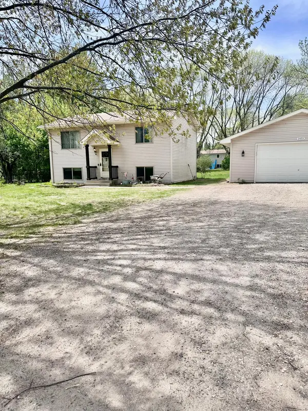 1455 Adams ST S, Cambridge, MN 55008