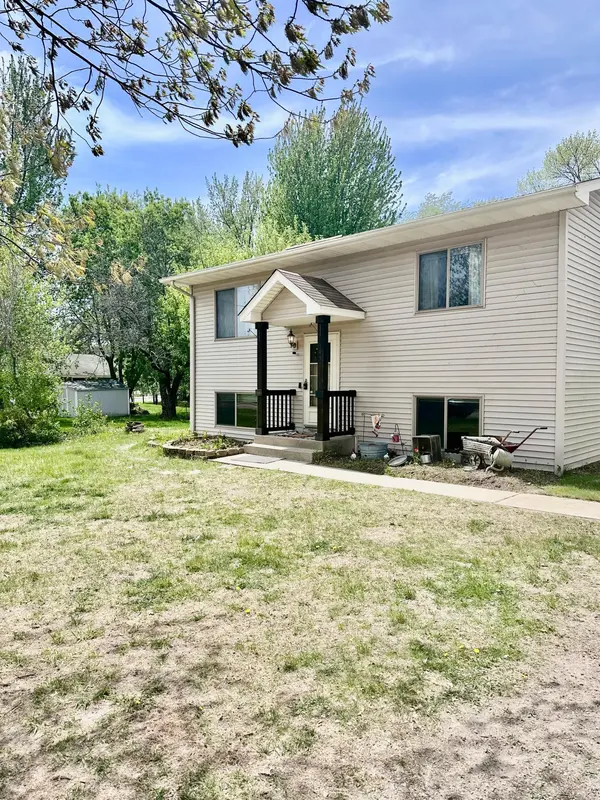 1455 Adams ST S, Cambridge, MN 55008