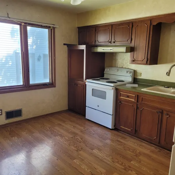 704 16th AVE N, South Saint Paul, MN 55075