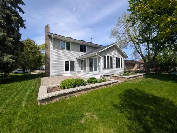1705 James CT, Burnsville, MN 55337