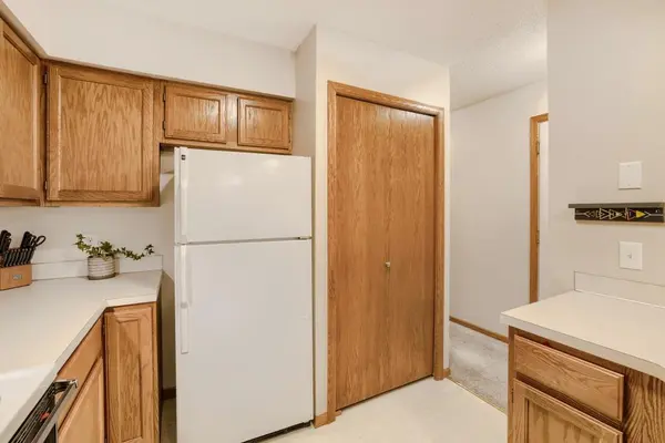 1915 E 122nd ST, Burnsville, MN 55337