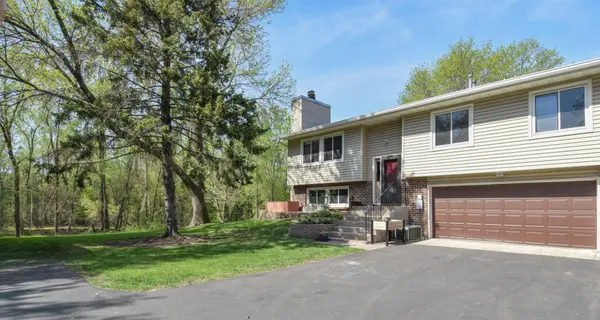 910 94th AVE NE, Blaine, MN 55434