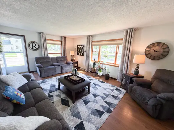 1224 3rd AVE, Worthington, MN 56187