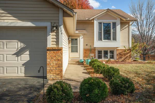 9544 Niagara LN N, Maple Grove, MN 55369