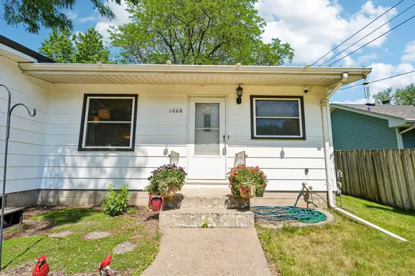 1006 Summit AVE, South Saint Paul, MN 55075