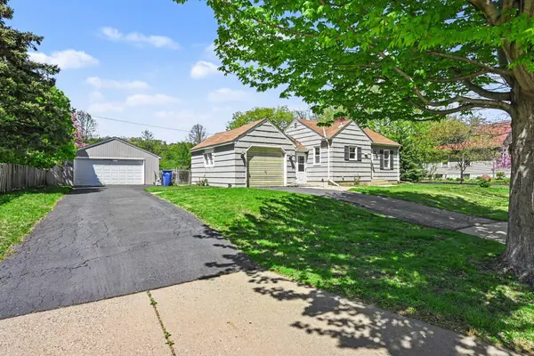 2233 Stewart AVE, Saint Paul, MN 55116