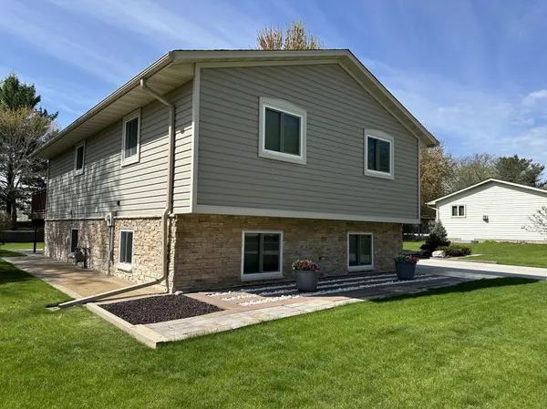 446 Hawes AVE, Vadnais Heights, MN 55127